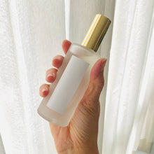 Load image into Gallery viewer, Atelier 880 - Room &amp; Linen Spray Gold Top | Private Label Custom Scents: Neroli / Clear plastic
